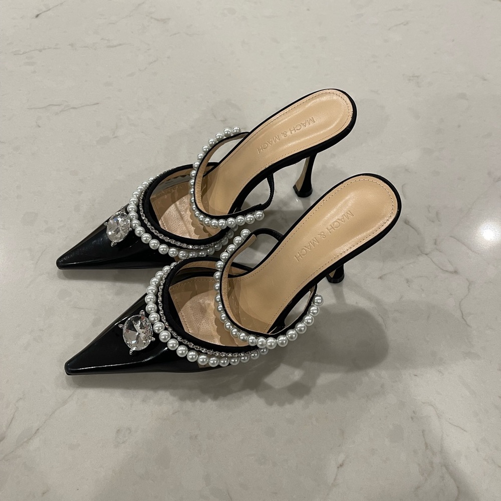 Mach and Mach Diamond of Elizabeth Imitation Pearl pointed toe‎ mule size 38.5
